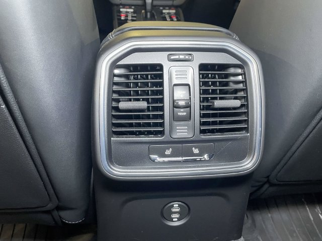 Certified 2026 Porsche Macan AWD/4WD image 25