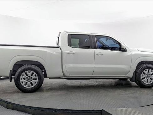 Used 2022 Nissan Frontier SV w/ Technology Package RWD image 9