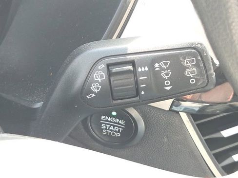 Used 2020 Ford Escape SE image 43