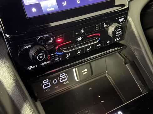 New 2025 Jeep Grand Cherokee L Altitude image 22