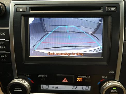 Used 2014 Toyota Camry XLE w/ Leather Package FWD image 17
