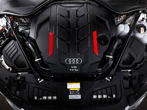 Used 2022 Audi S8 w/ S8 Comfort Plus Package image 21