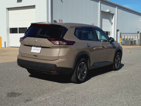 Used 2025 Nissan Rogue SV image 8