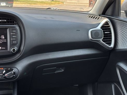 Used 2025 Kia Soul LX w/ LX Technology Package FWD image 33