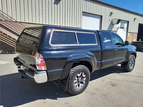 Used 2011 Toyota Tacoma 4x4 Access Cab V6 w/ TRD Off-Road Pkg image 3