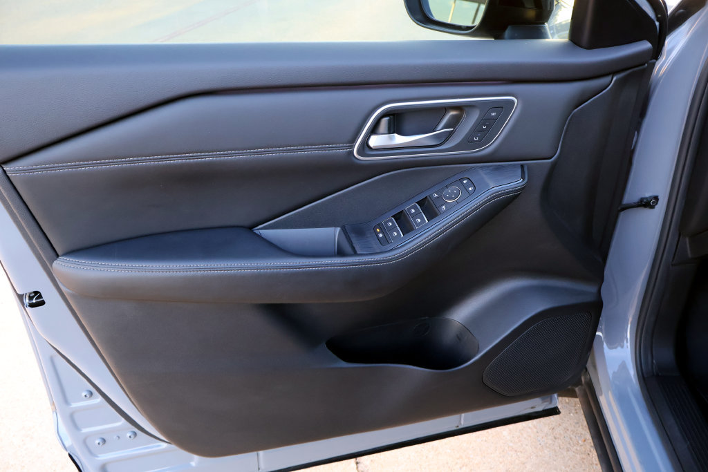 Certified 2024 Nissan Rogue Platinum w/ Platinum Premium Package FWD image 17