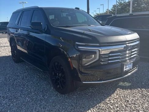Used 2025 Chevrolet Tahoe Premier AWD/4WD image 3