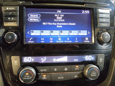 Used 2018 Nissan Rogue SV FWD image 25