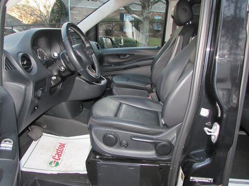 Used 2018 Mercedes-Benz Metris Passenger image 23