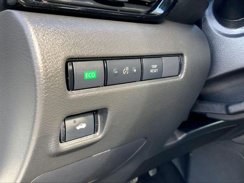 Used 2024 Nissan Sentra SV image 35