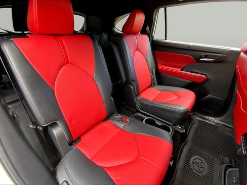 Used 2023 Toyota Highlander XSE FWD image 20