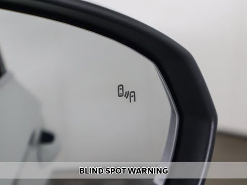 Used 2024 Volkswagen Taos SE AWD/4WD image 4