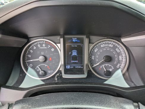 Used 2021 Toyota Tacoma Limited image 35