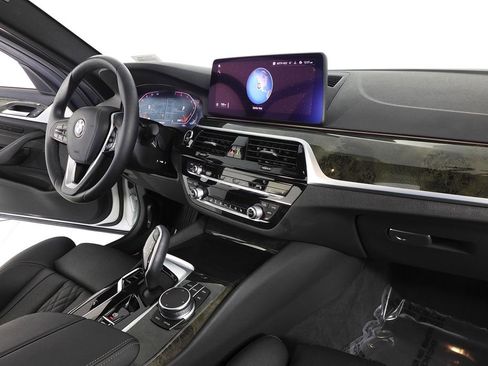 Used 2022 BMW 530i w/ Convenience Package image 13
