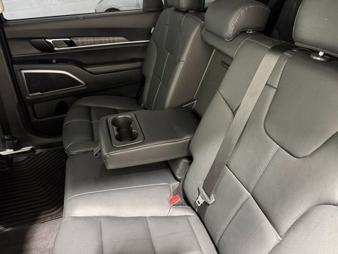 Used 2025 Kia Telluride EX image 45