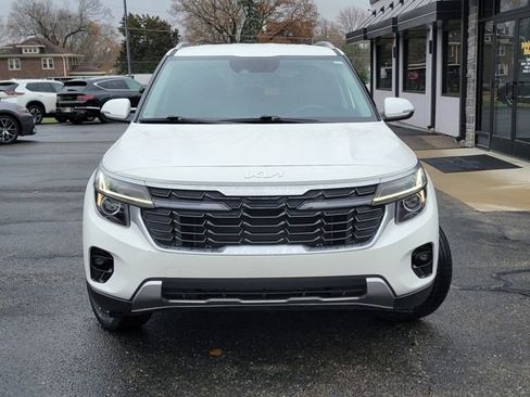 Used 2024 Kia Seltos EX image 2