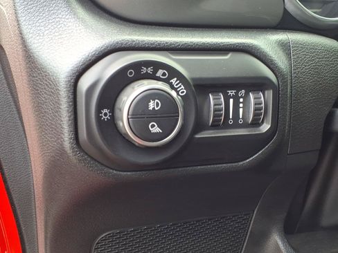 Used 2022 Jeep Gladiator Overland w/ Cold Weather Group AWD/4WD image 15