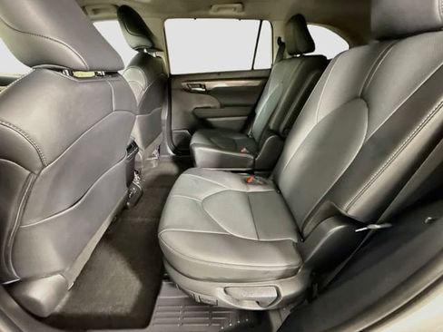 Certified 2024 Toyota Highlander Limited AWD/4WD image 27