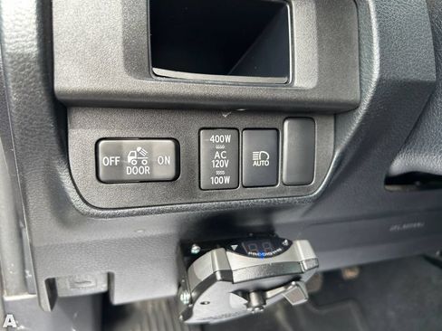 Used 2019 Toyota Tacoma TRD Off-Road w/ Technology Package AWD/4WD image 22