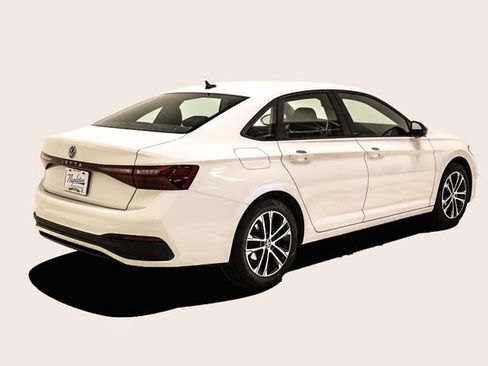 Used 2025 Volkswagen Jetta Sport image 5