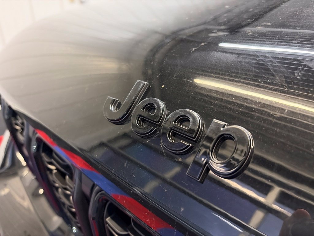 Used 2023 Jeep Grand Cherokee Altitude AWD/4WD image 13