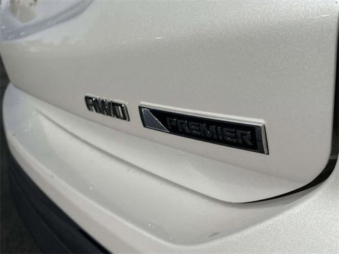 Used 2018 Chevrolet Equinox Premier image 9