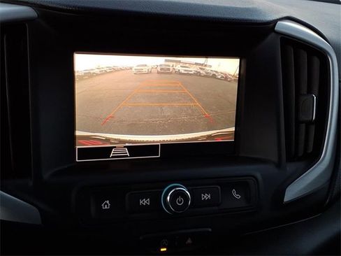 Used 2022 GMC Terrain SLE w/ Driver Convenience Package image 10