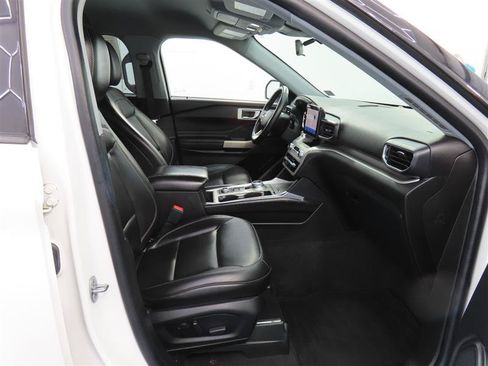 Used 2022 Ford Explorer XLT w/ Equipment Group 202A AWD/4WD image 36
