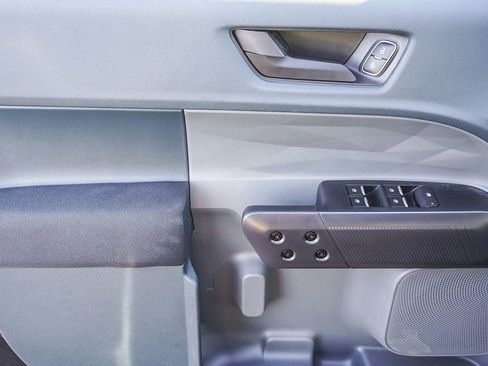 New 2025 Ford Maverick XL image 18