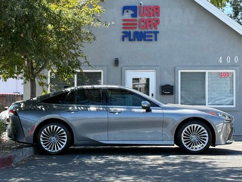 Used 2022 Toyota Mirai Limited Sedan 4D image 4
