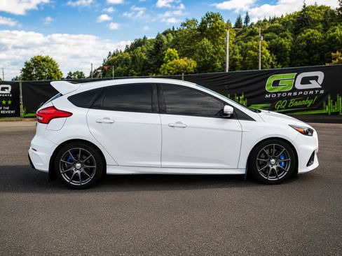 Used 2017 Ford Focus RS AWD/4WD image 9