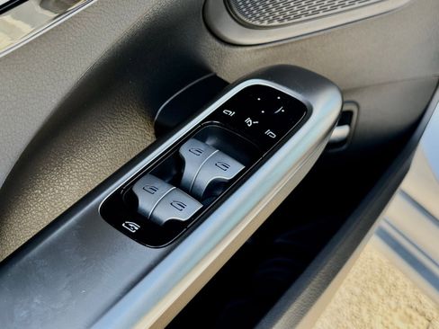 Used 2023 Mercedes-Benz C 300 Sedan image 24