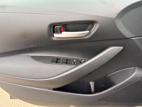 Used 2021 Toyota Corolla LE FWD image 13