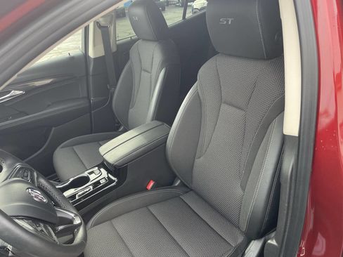 Used 2023 Buick Envision Preferred image 3