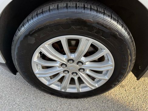 Used 2018 Cadillac XT5 FWD image 28