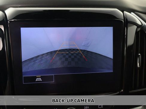 Used 2023 Chevrolet Traverse LT FWD image 5