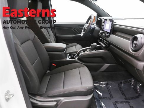 Used 2024 Chevrolet Colorado W/T w/ Technology Package image 24