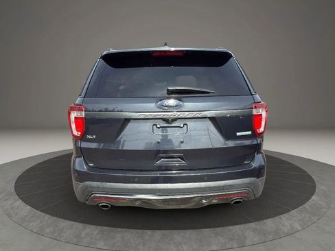 Used 2017 Ford Explorer XLT w/ Equipment Group 202A image 6