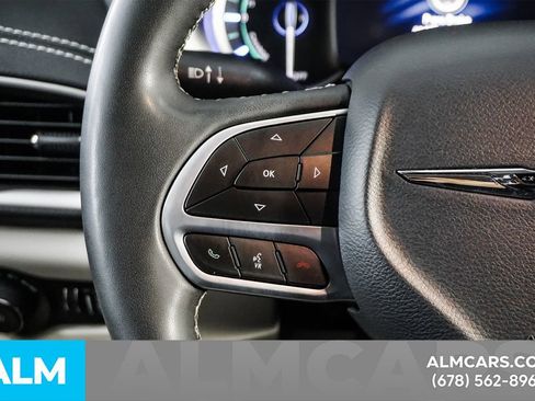 Used 2024 Chrysler Pacifica Select image 27
