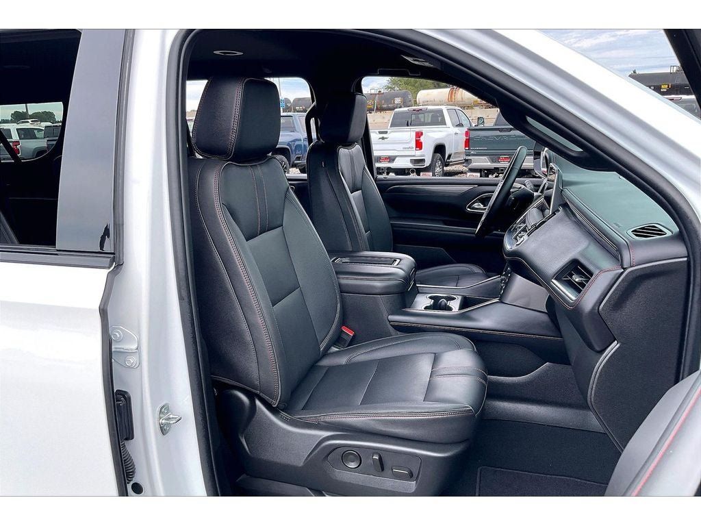 Used 2024 Chevrolet Suburban RST w/ Luxury Package AWD/4WD image 8