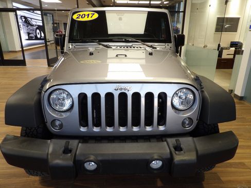 Used 2017 Jeep Wrangler Unlimited Sport w/ Quick Order Package 24S AWD/4WD image 2