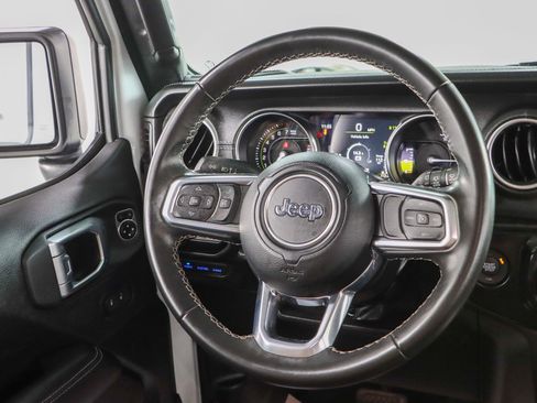 Used 2022 Jeep Wrangler Unlimited Sahara AWD/4WD image 14