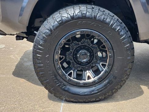 Used 2022 Toyota Tacoma SR5 RWD image 8