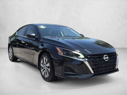 Certified 2025 Nissan Altima 2.5 S FWD image 3
