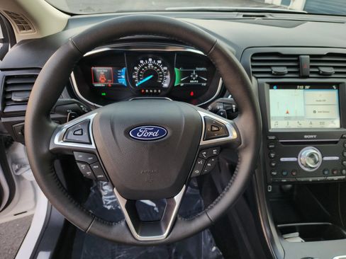 Used 2018 Ford Fusion Titanium AWD/4WD image 9