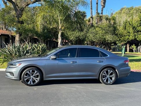 Used 2022 Volkswagen Passat 2.0T SE image 2