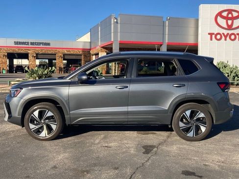 Used 2025 Volkswagen Taos SE image 7