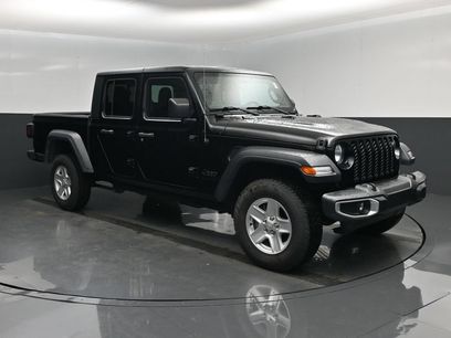 Used 2023 Jeep Gladiator Sport