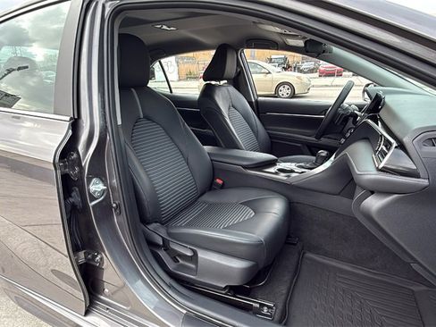 Used 2023 Toyota Camry SE image 29