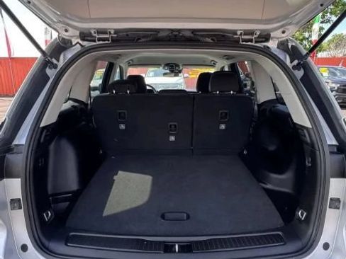 Used 2024 Jeep Grand Cherokee Laredo RWD image 7